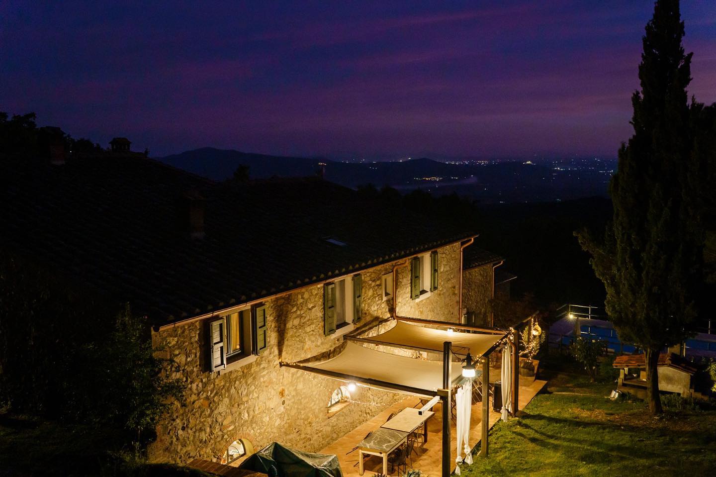 Magic atmosphere✨✨✨
@poderecamaiano
Photo by @moench_foto
#poderecamaiano #camaianovibes #tuscany #sassofortino #roccastrada #maremma #ioscelgomaremma #travelitaly #bedandbreakfastitaly #bedandbreakfast #liveauthentic #livethelittlethings #travelgram
#discovermaremma #toscanavacanza #igertoscana #tuscanygram
#maremmagram #maremmalocal
