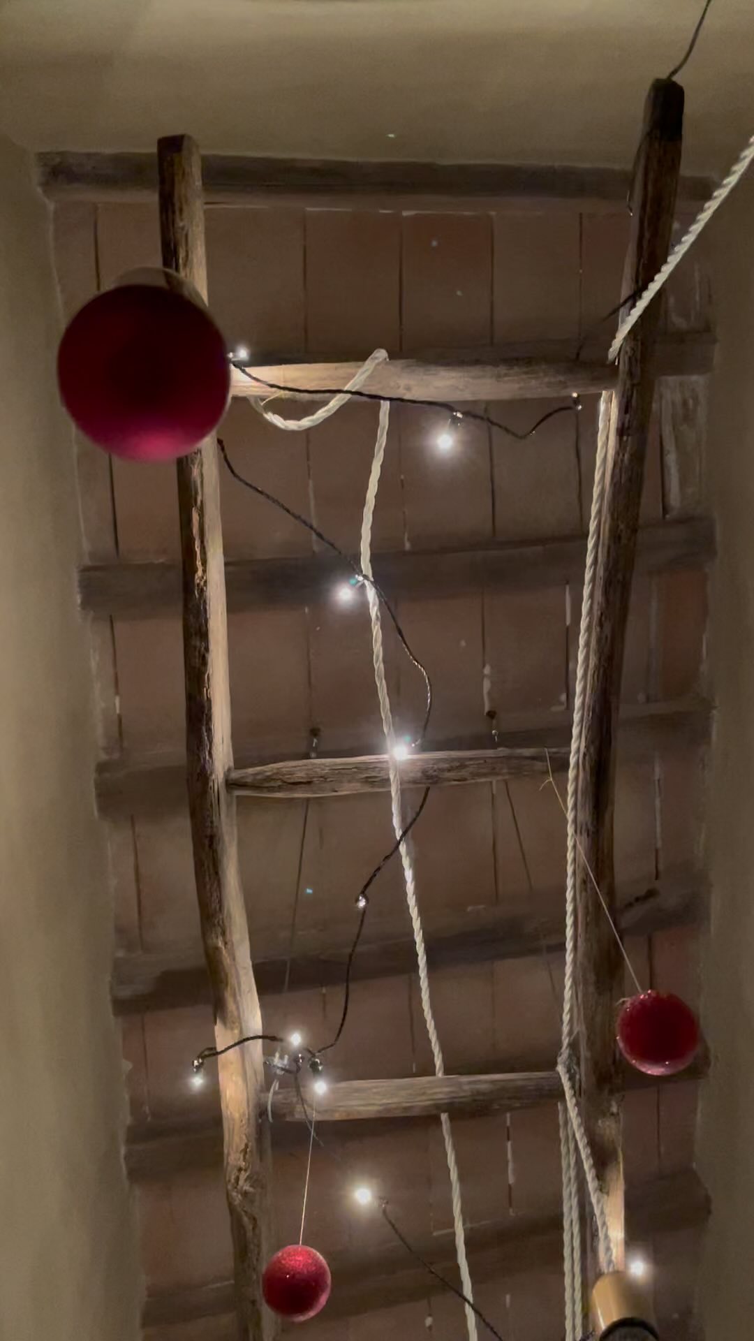 Christmas details🎄 @poderecamaiano
#poderecamaiano #camaianovibes #tuscany #sassofortino #roccastrada #maremma #ioscelgomaremma #travelitaly #bedandbreakfastitaly #bedandbreakfast #liveauthentic #livethelittlethings #travelgram
#discovermaremma #toscanavacanza #igertoscana #tuscanygram
#maremmagram #maremmalocal