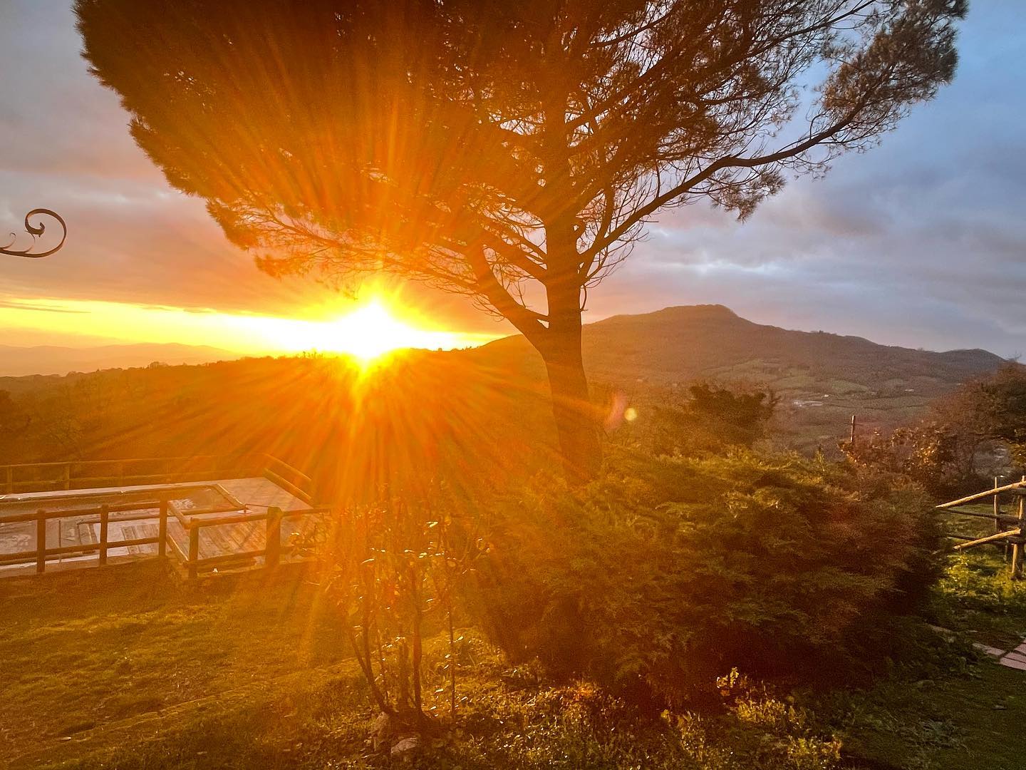 Magic hour @poderecamaiano
🔥🔥🔥
#poderecamaiano #camaianovibes #tuscany #sassofortino #roccastrada #maremma #ioscelgomaremma #travelitaly #bedandbreakfastitaly #bedandbreakfast #liveauthentic #livethelittlethings #travelgram
#discovermaremma #toscanavacanza #igertoscana #tuscanygram
#maremmagram #maremmalocal