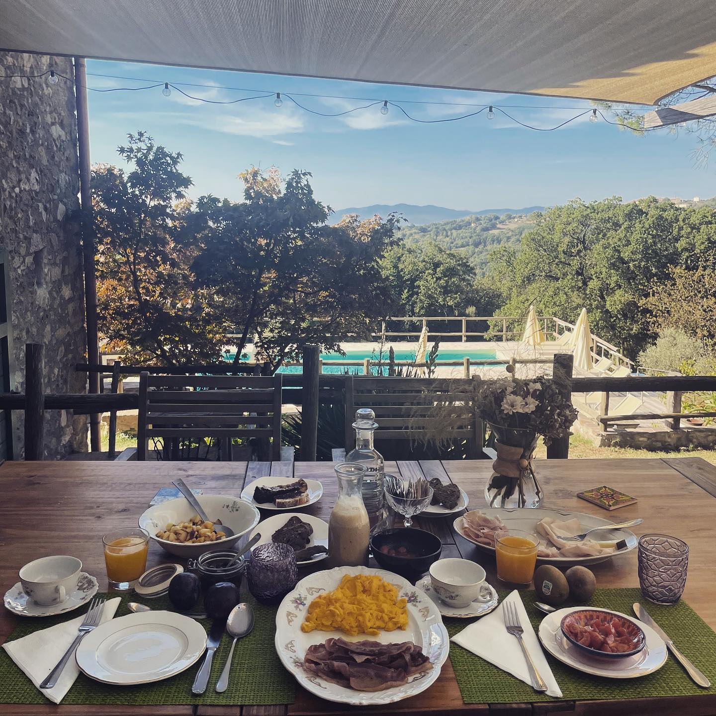 Breakfast with a view🤩
@poderecamaiano
#poderecamaiano #camaianovibes #tuscany #sassofortino #roccastrada #hospitalityinMaremma #travelitaly #bedandbreakfastitaly #bedandbreakfast #liveauthentic #livethelittlethings #travelgram
#discovermaremma #toscanavacanza #igertoscana #tuscanygram
#maremmagram #maremmalocal